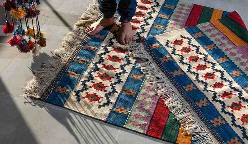گلیم فرش با رنگ بندی متنوع و جذاب